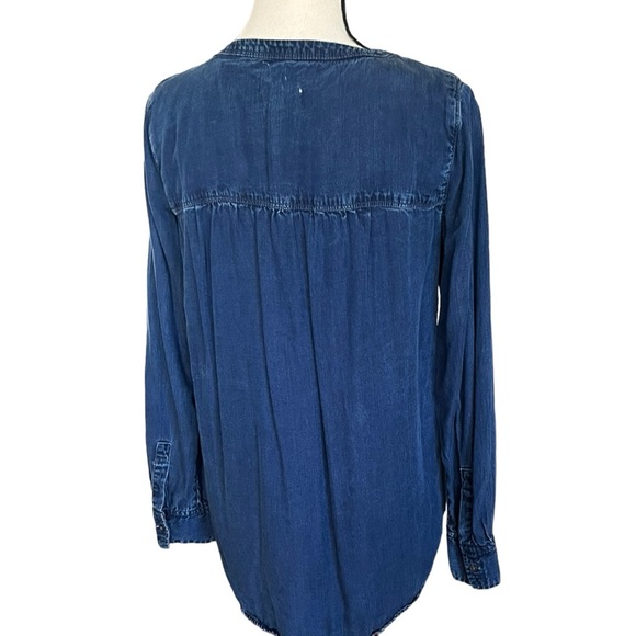 Loft The Softened Dark Blue Chambray top. Size S. - Picture 8 of 10